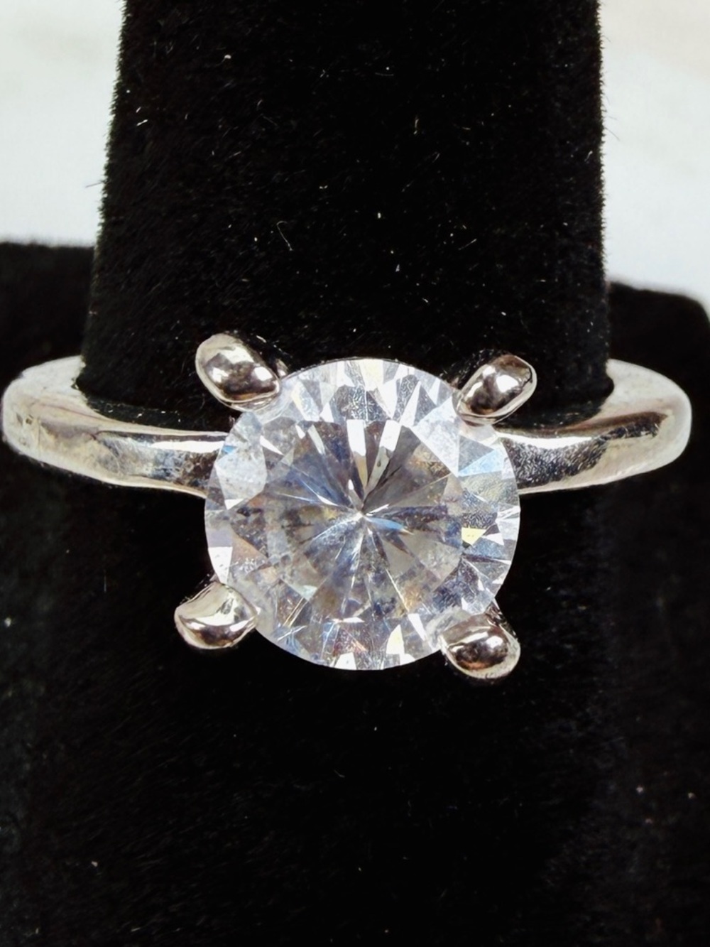 Elegant Silvertone solitaire size 6 1/2 Ring